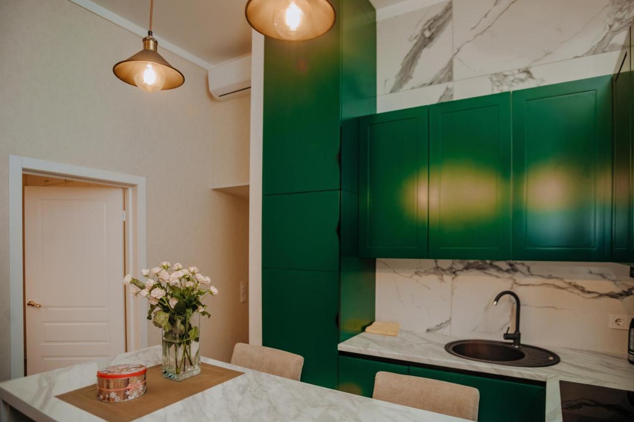 V.I.P Apartments Dominikanos Лвив Екстериор снимка