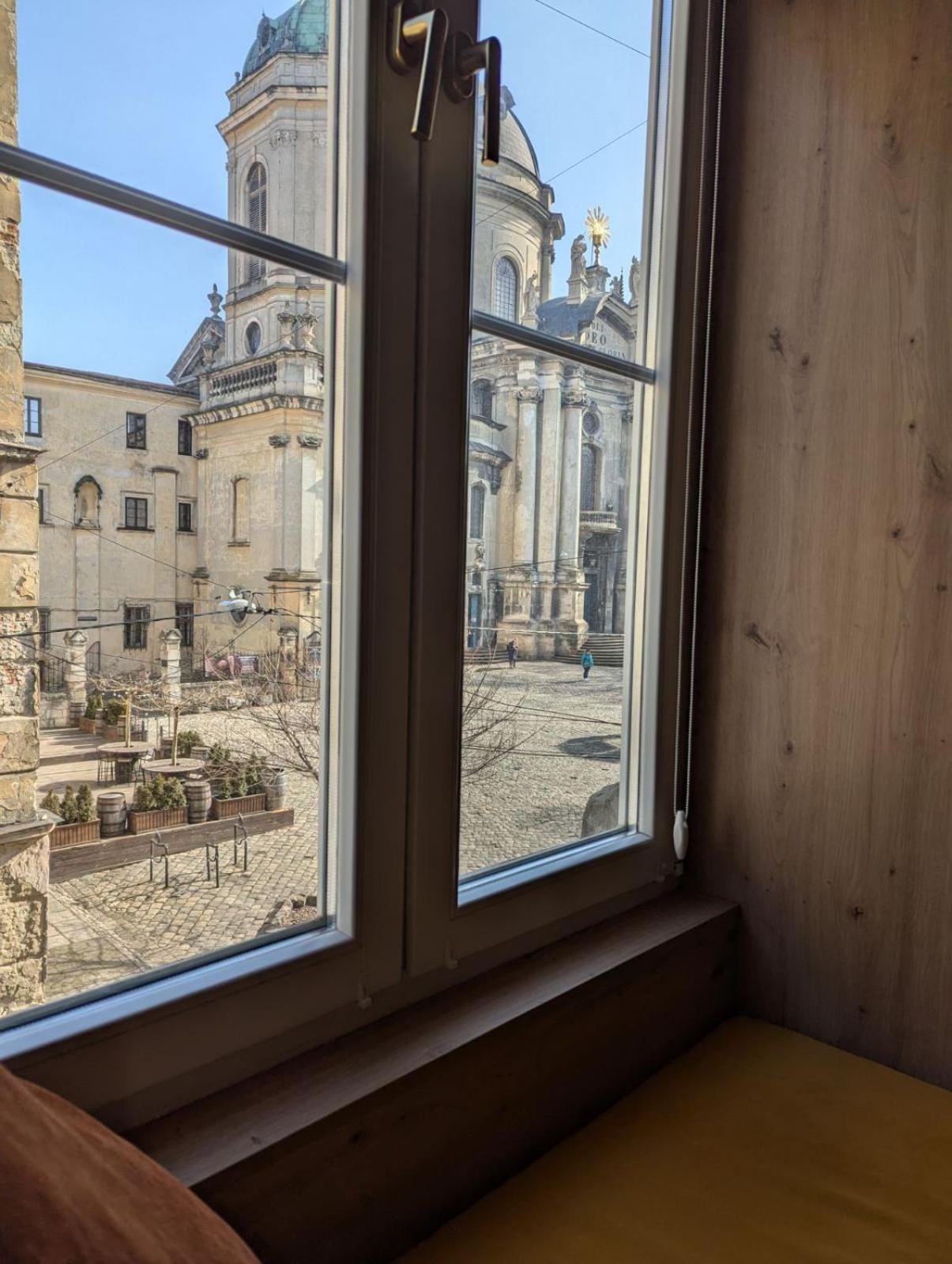 V.I.P Apartments Dominikanos Лвив Екстериор снимка